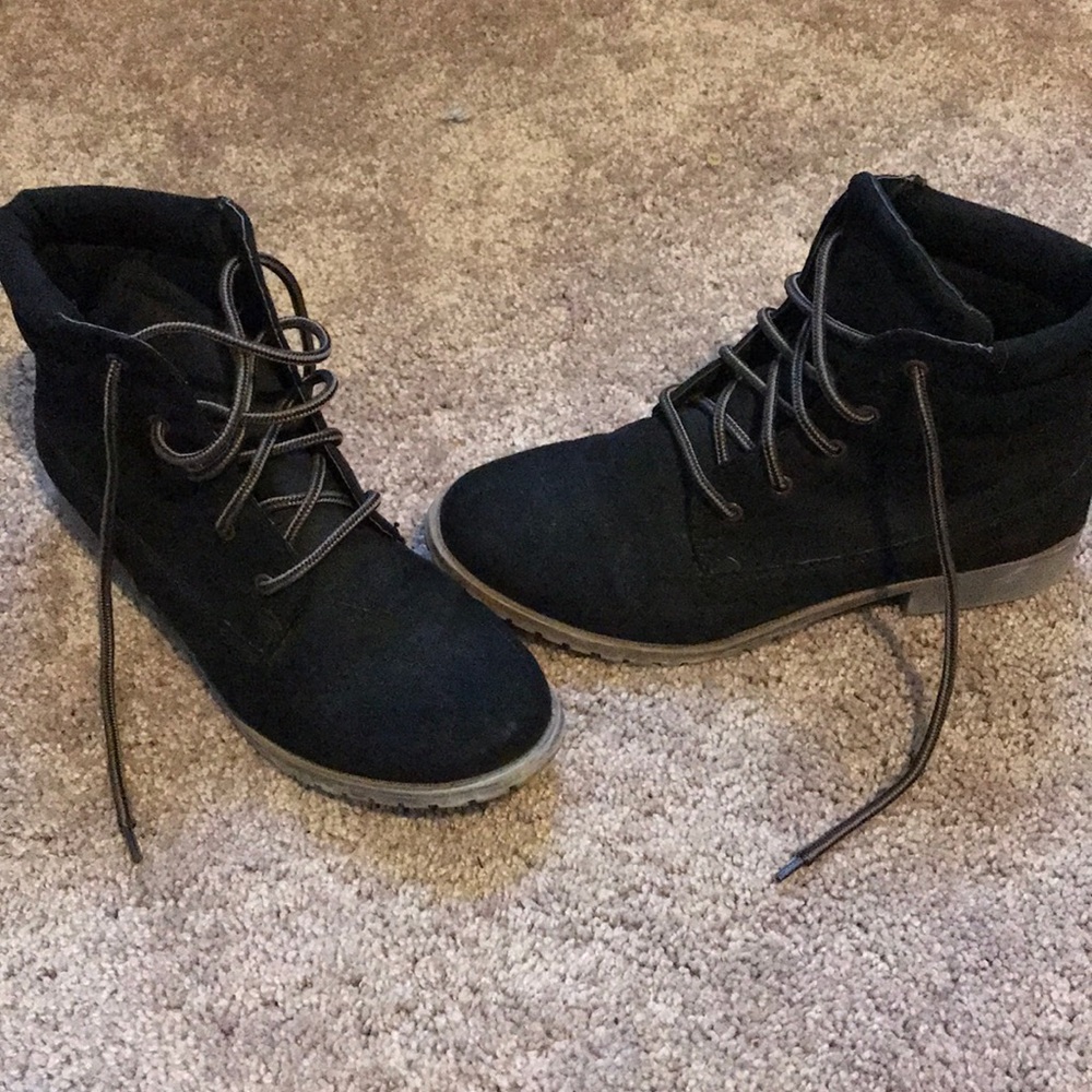 Black laced boots